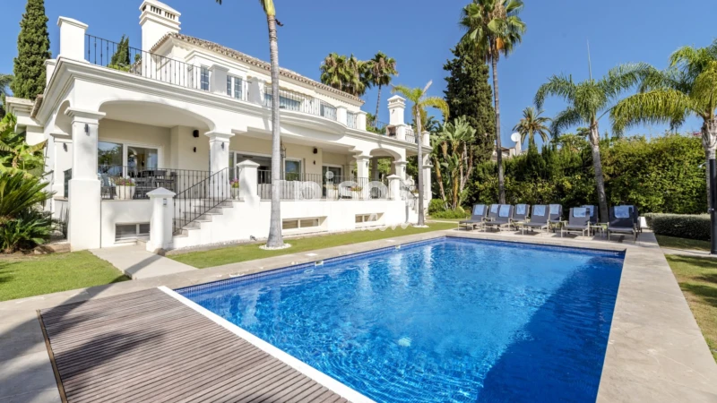 Chalet for rent in Nueva Andalucía-Centro, Nueva Andalucía-Centro (District Nueva Andalucía. Marbella) of 4.900 €