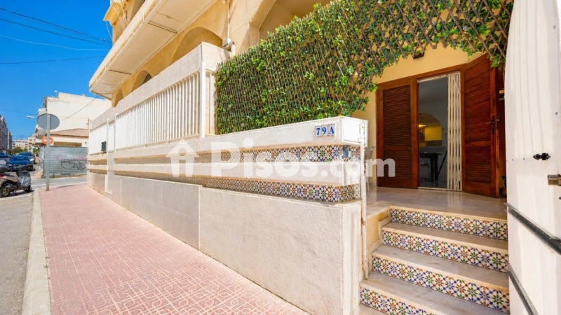 Pis – Torrevieja, Urbanización Calas Blancas