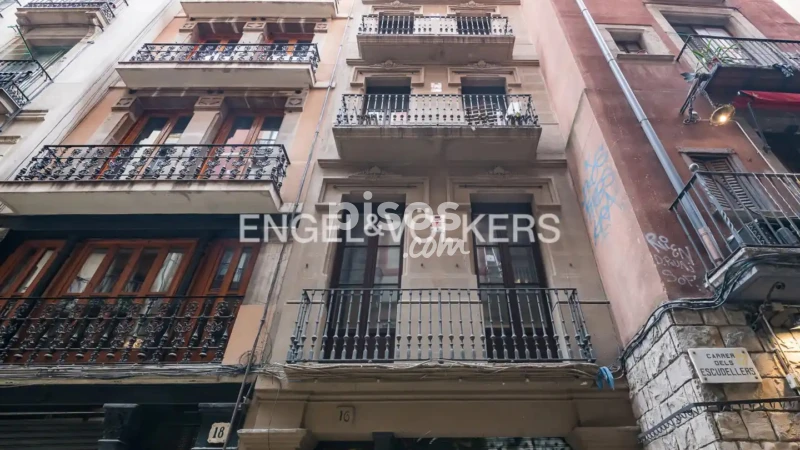 Promoción histórica reformada en el corazón del Gótico, El Barri Gòtic (Distrito Ciutat Vella. Barcelona Capital) de 450.000 €