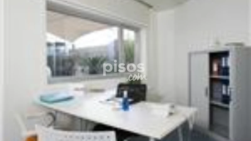Oficina en alquiler en Calle de Colón, Centro-Areal (Distrito Casco Urbano. Vigo) de 500 €<span>/mes</span>