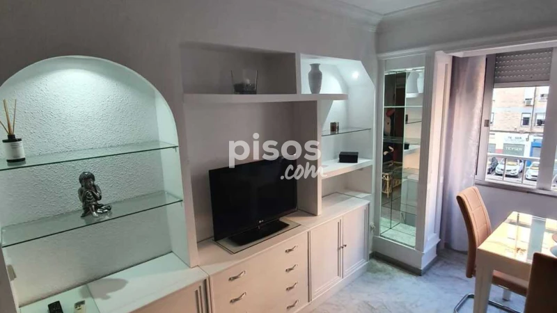 Habitación en alquiler en Avenida Doña Francisquita, 17, Juan XXIII-Rochelambert (Distrito Cerro Amate. Sevilla Capital) de 320 €<span>/mes</span>