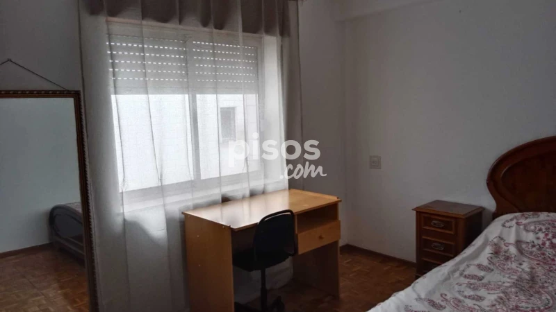 Habitación en alquiler en Calle de Juan Escalante de Mendoza, 11, Centro (Oviedo) de 275 €<span>/mes</span>