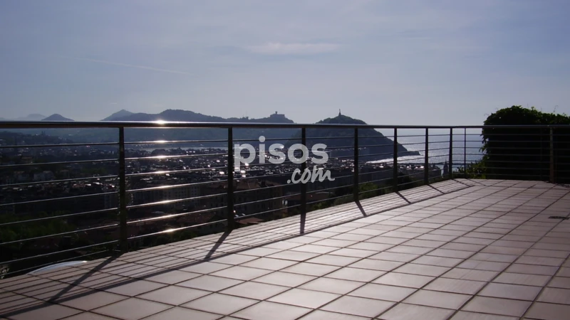 Piso en alquiler en Ulia Pasealekua, 123, cerca de Camino de Larraga, Ategorrieta-Ulia (San Sebastián - Donostia) de 2.000 €<span>/mes</span>