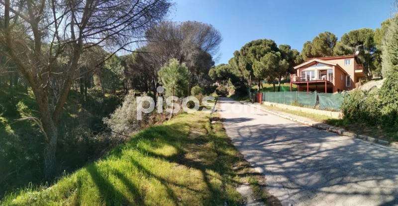 Chalet unifamiliar en alquiler en Avenida de los Pinos, 14, San Martín de Valdeiglesias de 2.200 €<span>/mes</span>