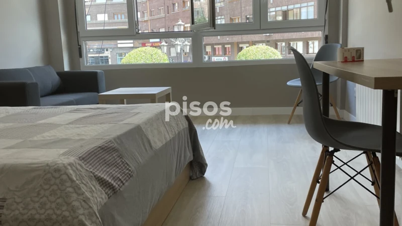 Habitación en alquiler en Plaza del General Primo de Rivera, 5, Centro (Oviedo) de 350 €<span>/mes</span>