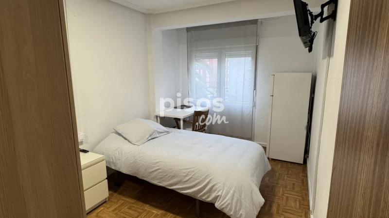 Habitación en alquiler en Calle Clara Campoamor, 7, La Magdalena-Versalles (Avilés) de 320 €<span>/mes</span>