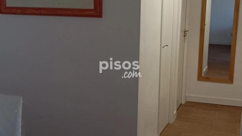 Piso en alquiler en Calle Puerto de Envalira, 10, Juan XXIII-Rochelambert (Distrito Cerro Amate. Sevilla Capital) de 300 €<span>/mes</span>