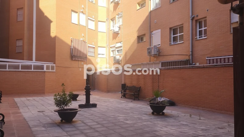 Piso en alquiler en Calle de Alonso de Escobar, 5, Pardaleras (Badajoz Capital) de 620 €<span>/mes</span>