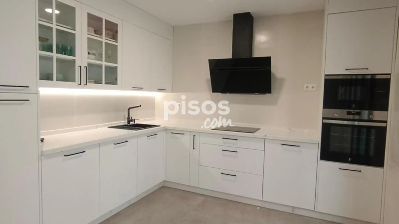 Piso en alquiler en Calle Juan Salas Terrón, 7, Avenida de Elvas-Campus (Badajoz Capital) de 1.200 €<span>/mes</span>