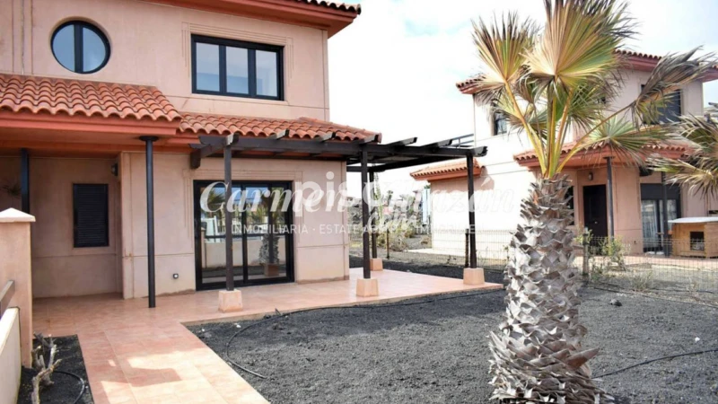 Duplex for sale in C. Majanicho, La Oliva of 225.000 €