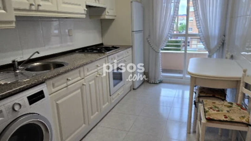 Piso en alquiler en Portillejo-Valdegastea, Portillejo-Valdegastea (Logroño) de 800 €<span>/mes</span>