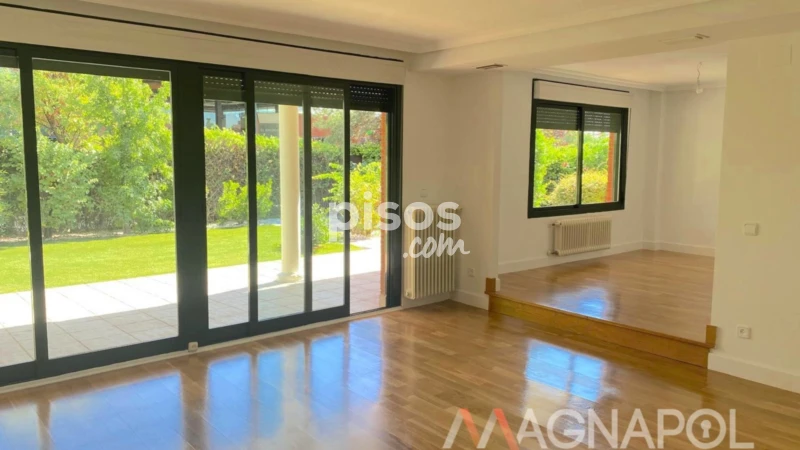Chalet pareado en alquiler en Próxima A Centro Comercial y Zona de Colegios, Encinar de los Reyes (La Moraleja) de 5.500 €<span>/mes</span>
