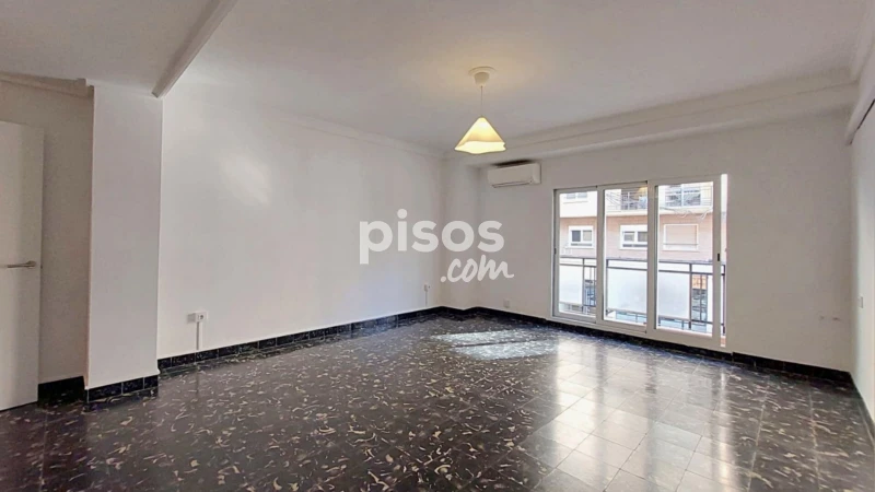 Piso en alquiler en Calle de Alberique