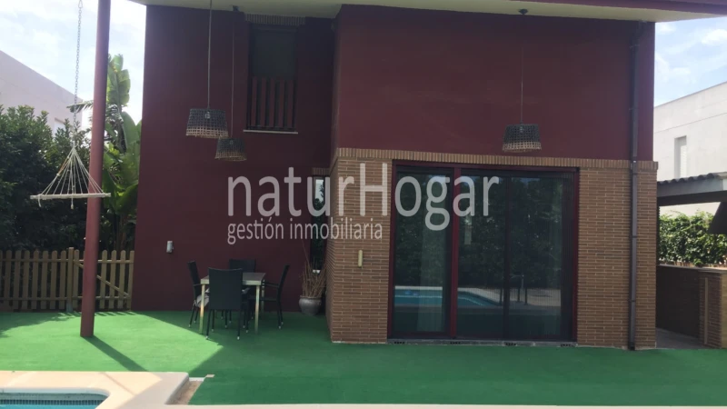 Chalet en alquiler en La Canyada - La Cañada, La Canyada - La Cañada (Paterna) de 3.500 €<span>/mes</span>