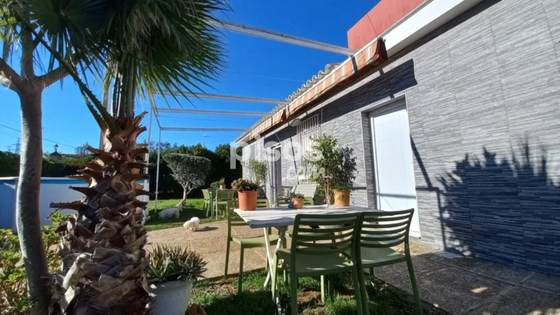 Chalet en venta en Carmona, Carmona de 250.000 €