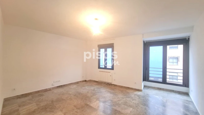 Piso en alquiler en Calle de Sebastián Herrera