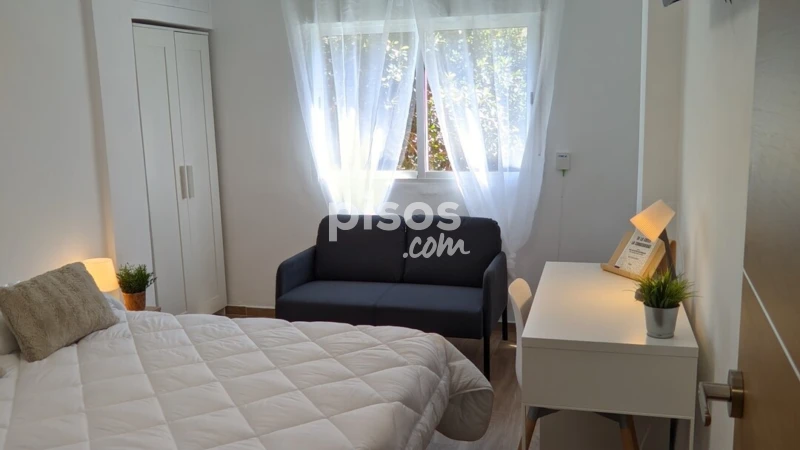 Habitación en alquiler en Avenida de Santa Isabel, Oliveros-Altamira-Barrio Alto (Almería Capital) de 335 €<span>/mes</span>