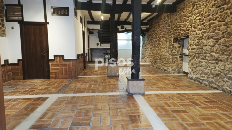 Local comercial en alquiler en Calle de Santxoenea, Erdialdea (Errenteria) de 700 €<span>/mes</span>