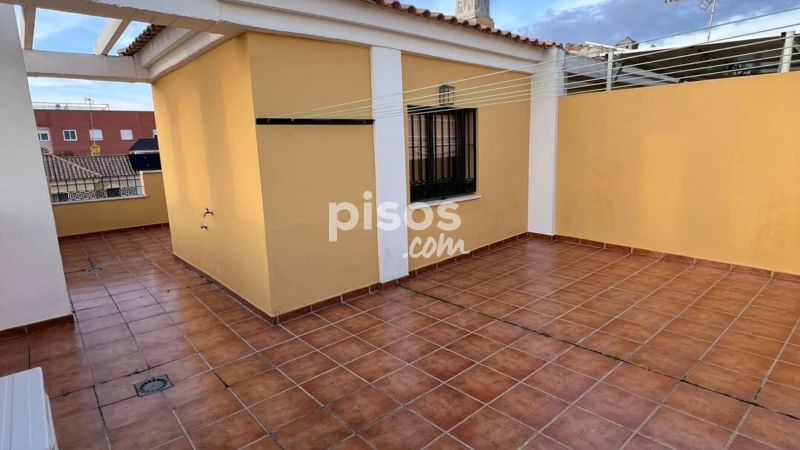 Casa en alquiler en Calle Leopoldo Alas 'Clarín', cerca de Calle Pío Baroja, Arco Norte-Avenida de España (Distrito Zona Centro. Dos Hermanas) de 1.200 €<span>/mes</span>