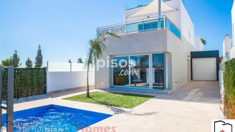 Chalet unifamiliar en venta en Urbanización Nueva, Los Alcázares de 420.000 €