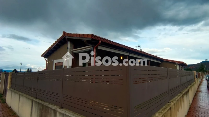 Chalet en venta en Calle Valle del Cidacos - Vista 3