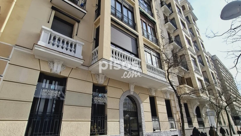 Piso en alquiler en Calle de Santa Engracia, cerca de Calle de Ríos Rosas