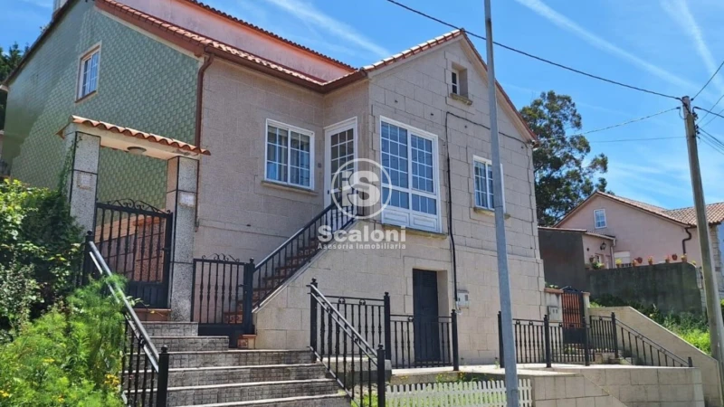 Casa en venta en Calle de la Rosa, Carril (Casco Urbano). Municipio de Vilagarcía de Arousa de 250.000 €