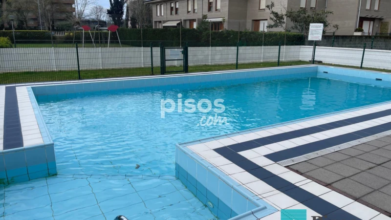 Piso en alquiler en Avenida de Francia, cerca de Avenida de la Victoria, Zona Playa (Laredo) de 2.550 €<span>/mes</span>