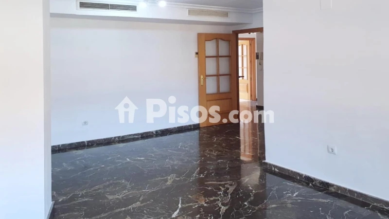 Piso en alquiler en Avenida de la Constitución, cerca de Calle de Santo Domingo Savio