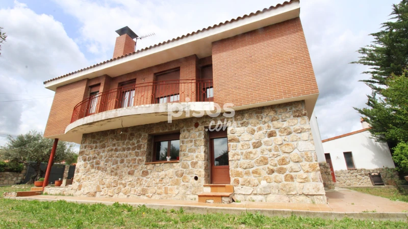 Chalet unifamiliar en venta en Torrelaguna, Torrelaguna de 400.000 €