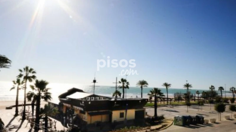 Apartamento en alquiler en Paseo Maritimo, Costa de Sancti Petri-Playa de La Barrosa (Chiclana de la Frontera)