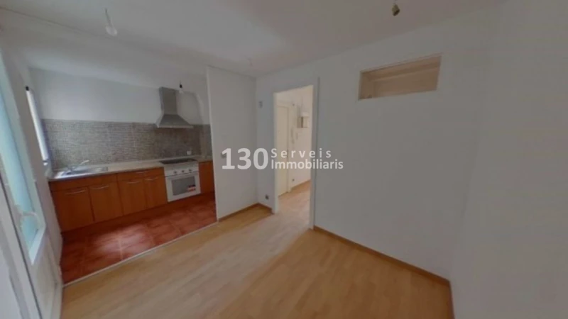 Flat for sale in Carrer de Cardona, El Raval (District Ciutat Vella. Barcelona Capital) of 114.000 €