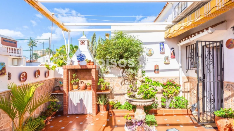 Chalet adosado en venta en Paseo de las Acacias, número s/n, Guadalmar (Distrito Churriana. Málaga Capital) de 550.000 €