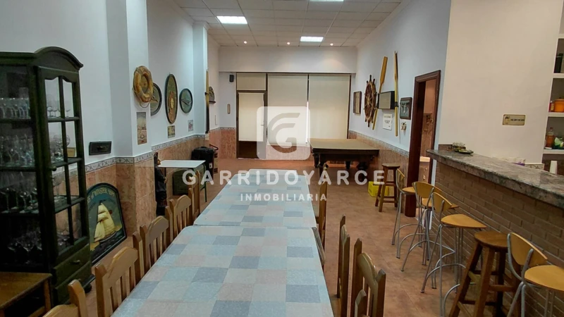 Local comercial en venta en Calle Vienne