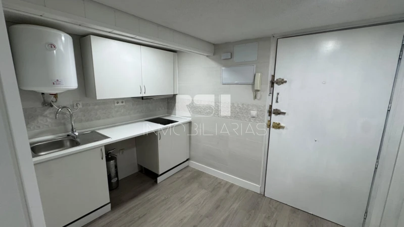Estudio en alquiler en Calle de Belisana