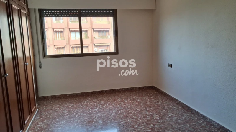 Piso en alquiler en Avinguda de Pérez Galdós, cerca de Calle de la Democracia