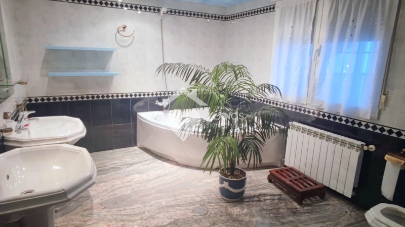 Casa adosada en venta en La Roda, La Roda de 230.000 €