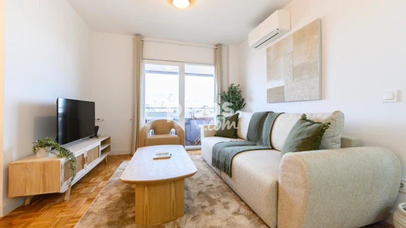 Piso en alquiler en Calle del Moscatelar, 34