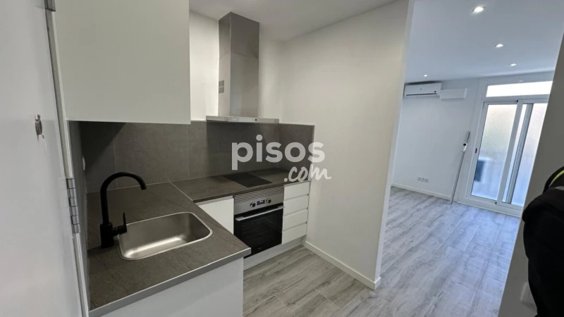 Piso en venta en Rambla del Raval, El Raval (Distrito Ciutat Vella. Barcelona Capital) de 167.000 €