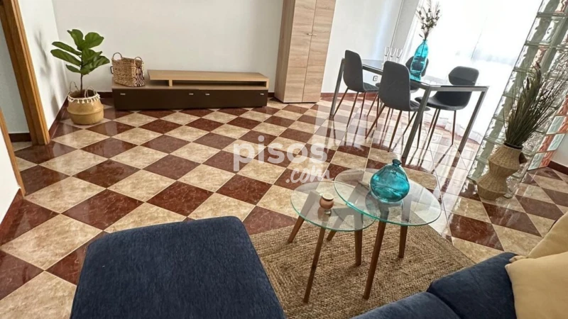 Casa adosada en alquiler en Carrer de Hilarión Eslava, cerca de Carrer Conrado del Campo, Sector V-El Canal (Distrito Núcleo Urbano. Elx - Elche) de 950 €<span>/mes</span>