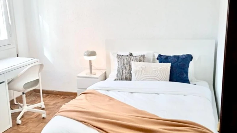 Habitación en alquiler en Calle de San Ramón Nonato, Castilla (Distrito Chamartín. Madrid Capital) de 815 €<span>/mes</span>