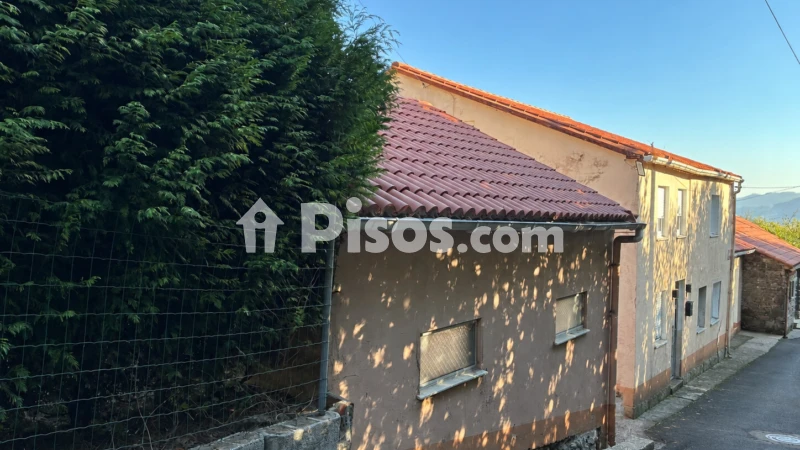 House, 258 m², land 1046 m²