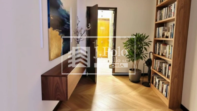 Local comercial en venta en Avenida de Oza, cerca de Avenida del Ejército