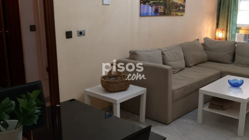 Apartamento en alquiler en Calle de José Recuerda Rubio, La Buhaira-San Bernardo (Distrito Nervión. Sevilla Capital) de 950 €<span>/mes</span>