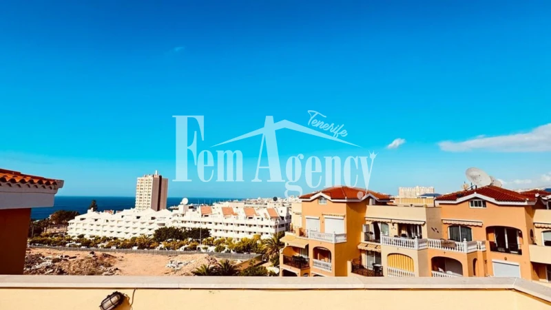 Dúplex en venta en Avenida Juan Carlos Primero, Número 52, Los Cristianos (Arona) de 549.950 €