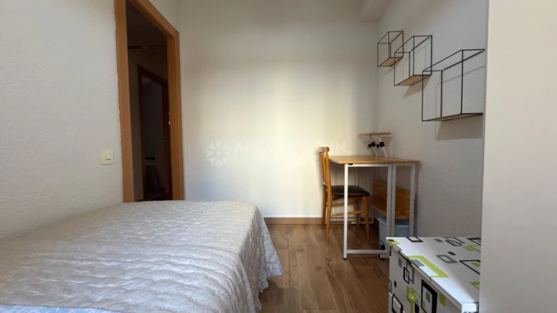 Habitación en alquiler en Calle de Pradilla, Carolinas (Distrito Pla-Carolinas. Alicante - Alacant) de 400 €<span>/mes</span>