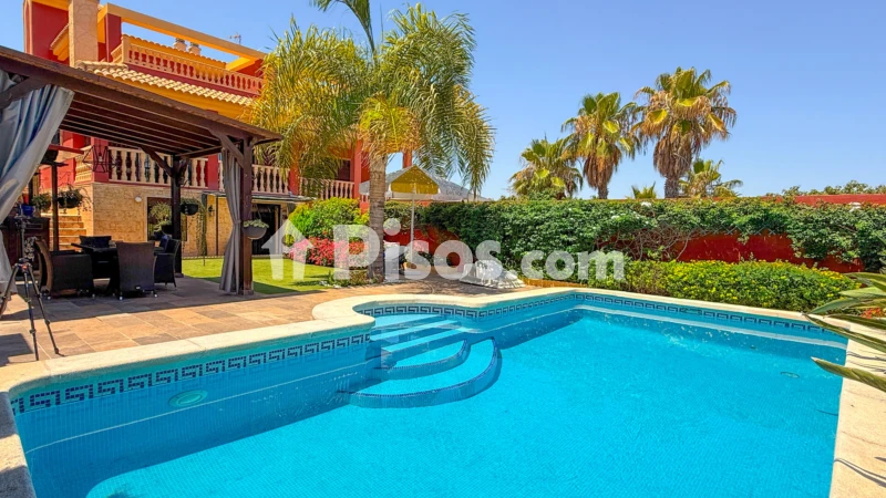 Chalet pareado en venta en Calle de Asturias, cerca de Calle de las Rosas