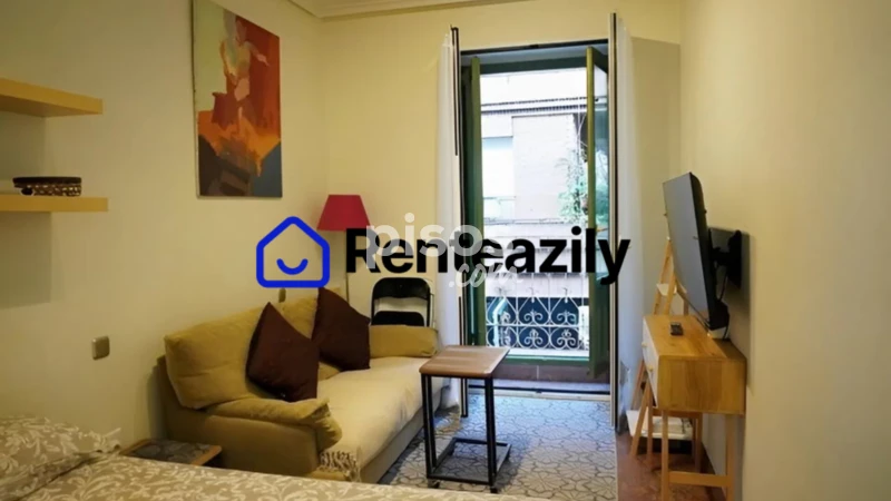 Estudio en alquiler en Calle de Velarde