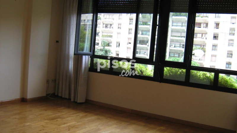 Piso en alquiler en Calle Raimundo Fernández Villaverde, cerca de Calle del Aviador Zorita