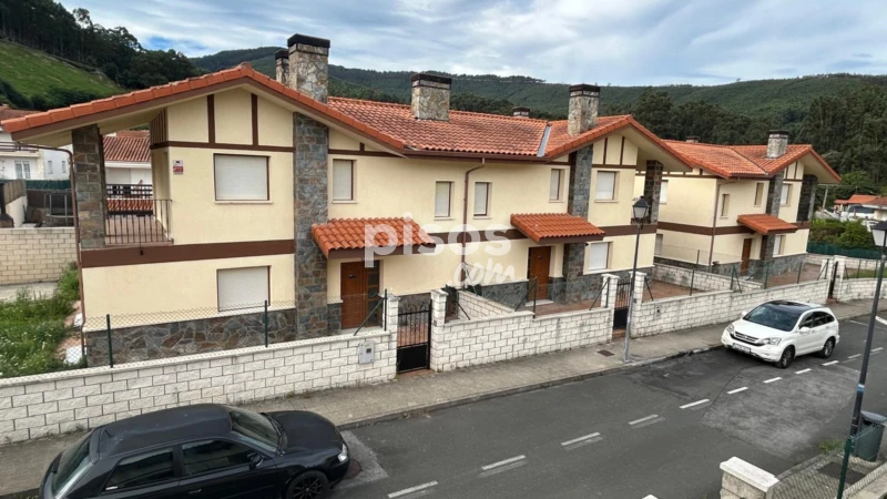 Chalet adosado en venta en Calle Montealegre, Sámano (Castro Urdiales) de 290.000 €